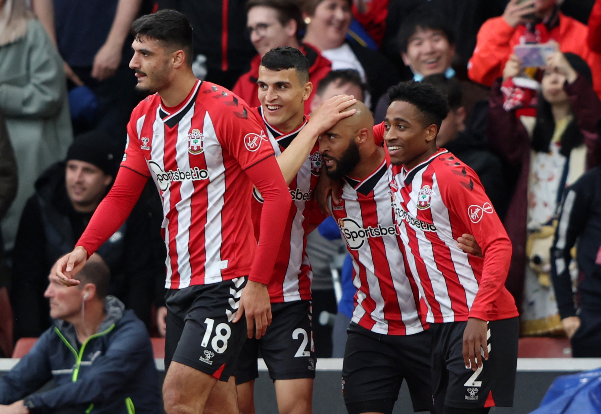 吴前贡献16分5篮板5助攻，两队唯一得分上双的本土球员（吴前16分5篮板5助攻，场上唯一本土得分上双）