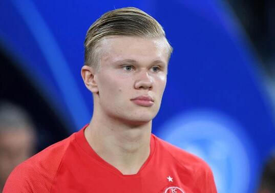 阿贾克斯客场4-2卡拉巴赫，格洛赫双响，多尔贝格、加埃建功（阿贾克斯客场4-2击退卡拉巴赫：格洛赫梅开二度，多尔贝格、加埃破门）