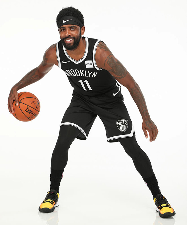 高效发挥！麦基半场11中7贡献17分5篮板（手感爆棚！麦基半场11投7中砍下17分5篮板）