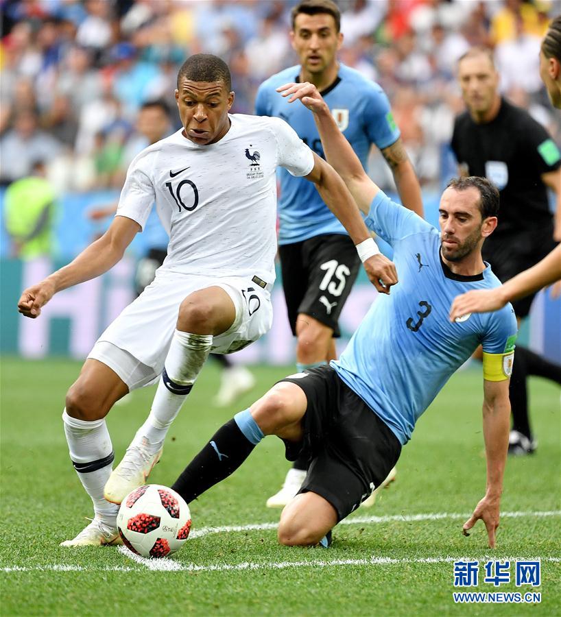 琼斯：我们一直都支持斯洛特，萨拉赫的情况轮不到我点评（琼斯：我们始终力挺斯洛特，萨拉赫的事我不予置评）