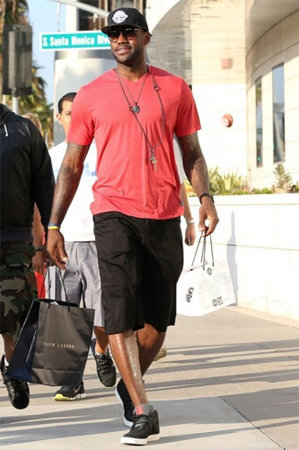 看看谁回来了！今日欧冠对阵闪耀，罗伊斯重返多特主场（罗伊斯归来！欧冠今日焦点对决，多特主场再迎核心）