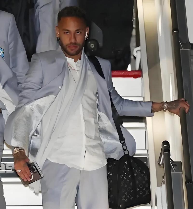 德国杯战报：凯恩破门，对手2送乌龙，拜仁3-2柏林联合（德国杯：凯恩建功+对手两乌龙，拜仁3-2险胜柏林联合）